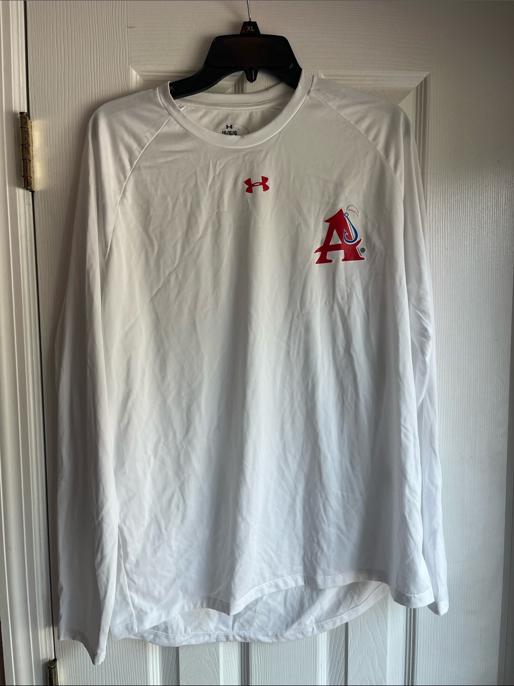 Under Armour Men’s White Long-Sleeve Performance Shirt Chatham Anglers